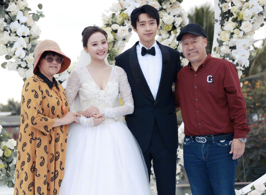 2021年娱乐圈8场唯美婚礼：俊男靓女羡煞旁人，两对新人奉女成婚