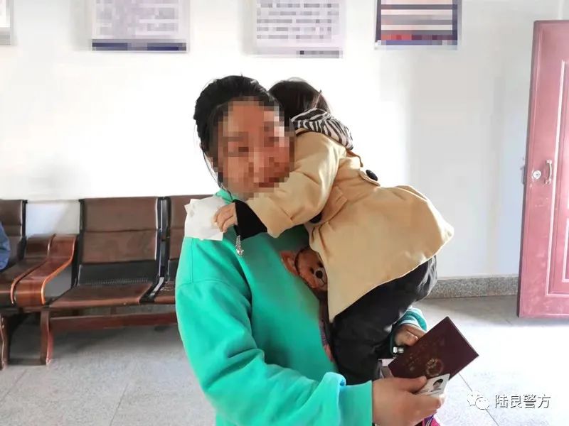 民警用微信帮小女孩找妈妈