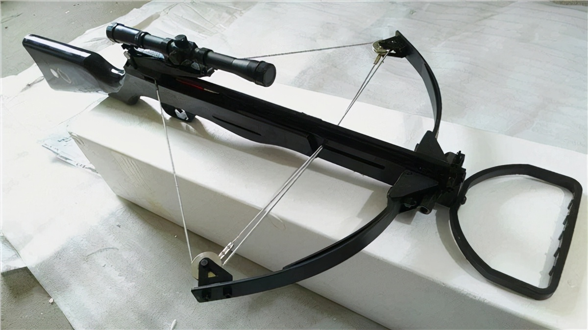 毒狗针加上弓弩,就是致命武器,操作失误或者射偏目标,就会导致误伤