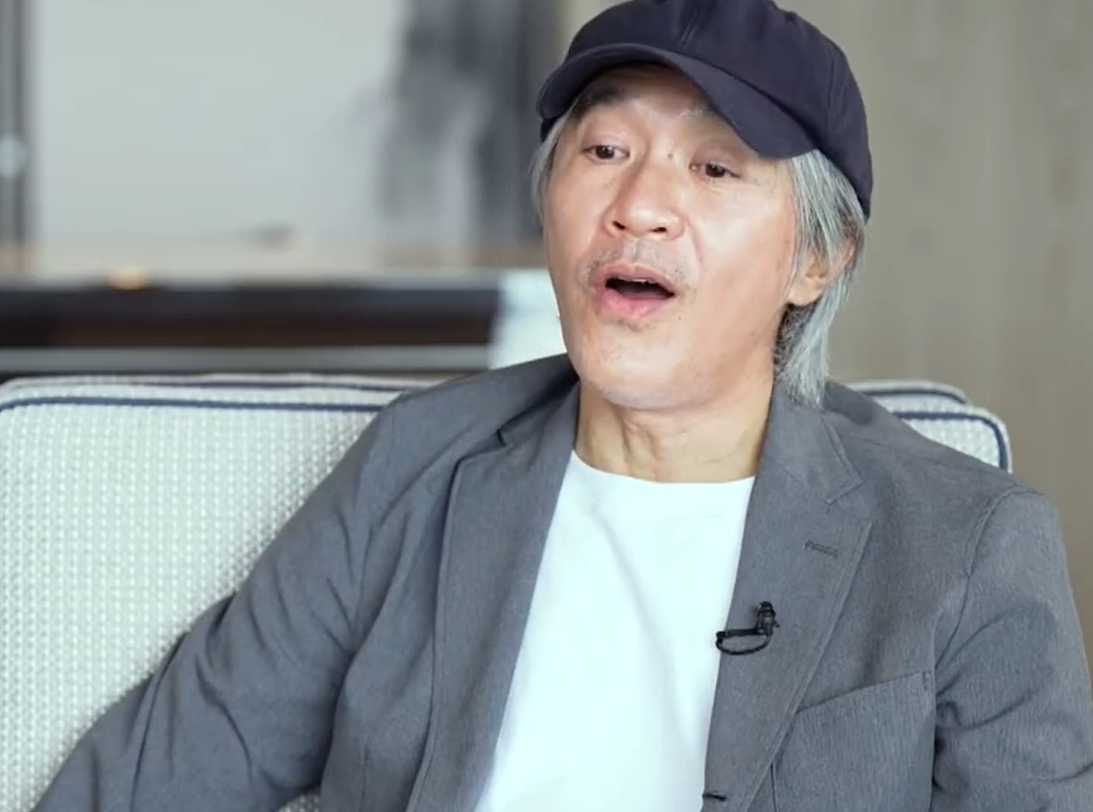 众星庆香港回归25周年,周星驰受采访满头白发,陈伟霆容祖儿献唱