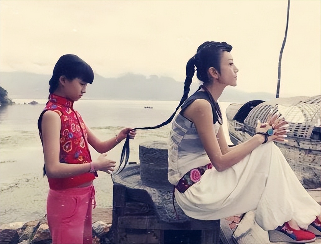 小彩旗：在春晚“一转出名”，却放弃跳舞逐梦演艺圈，如今怎样？