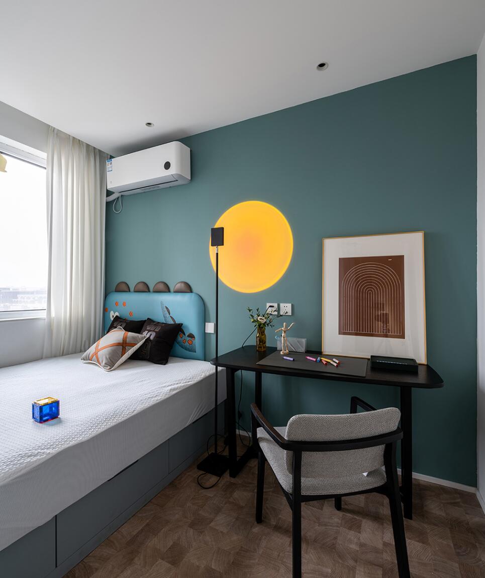 110㎡的户型，餐厅却只有巴掌大，她以逆向思维改造后，超舒适