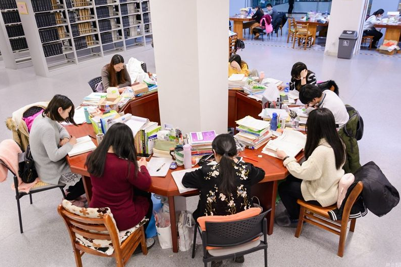 2022考研“怪现象”，400+无缘211院校复试，300分却有机会上985