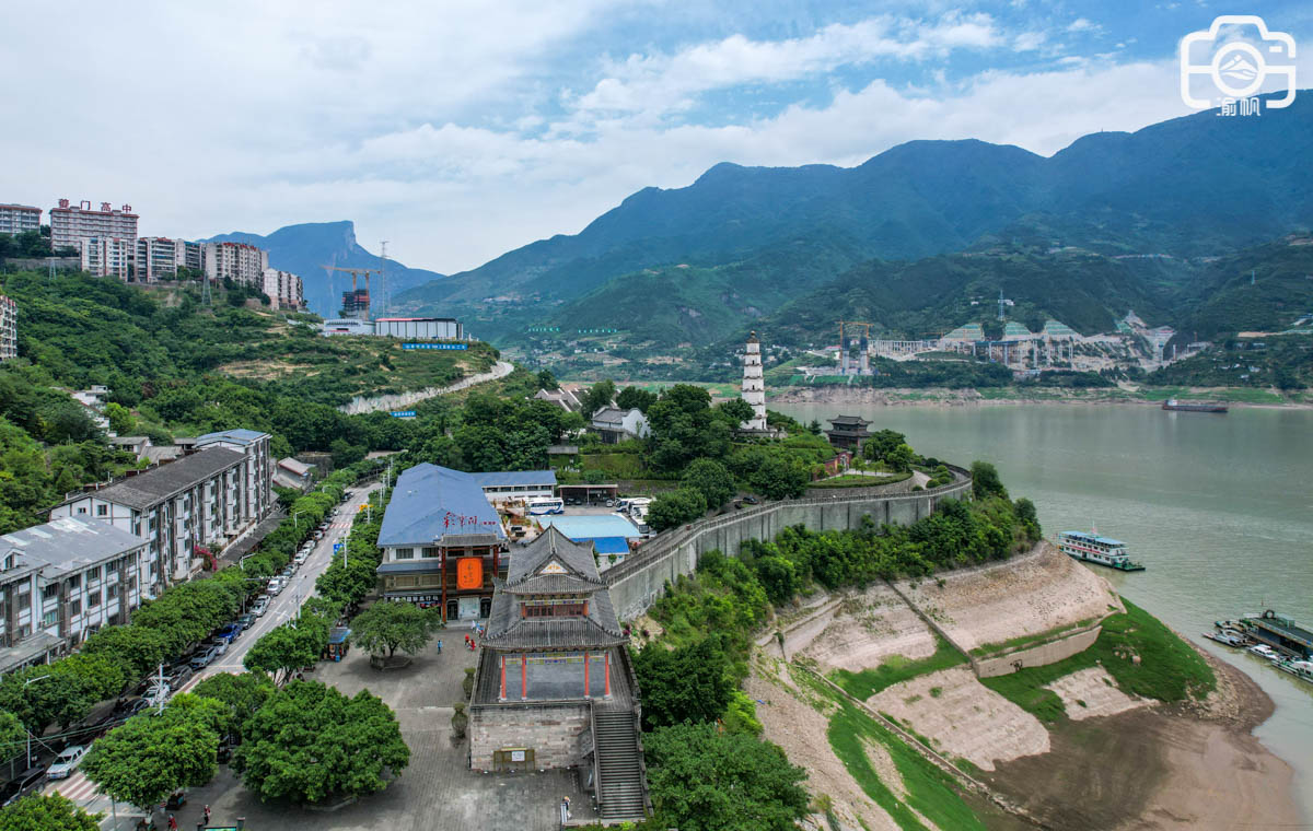 奉节耀奎塔，建成后当地连中五名进士，是川江航运的安全塔