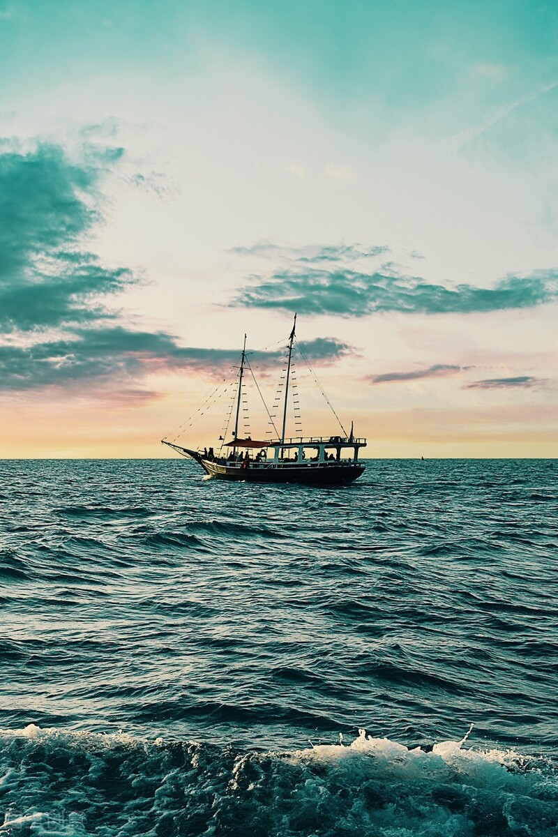 漂亮的大海高清图片大全。海边唯美风景。蓝天大海风光，美丽治愈