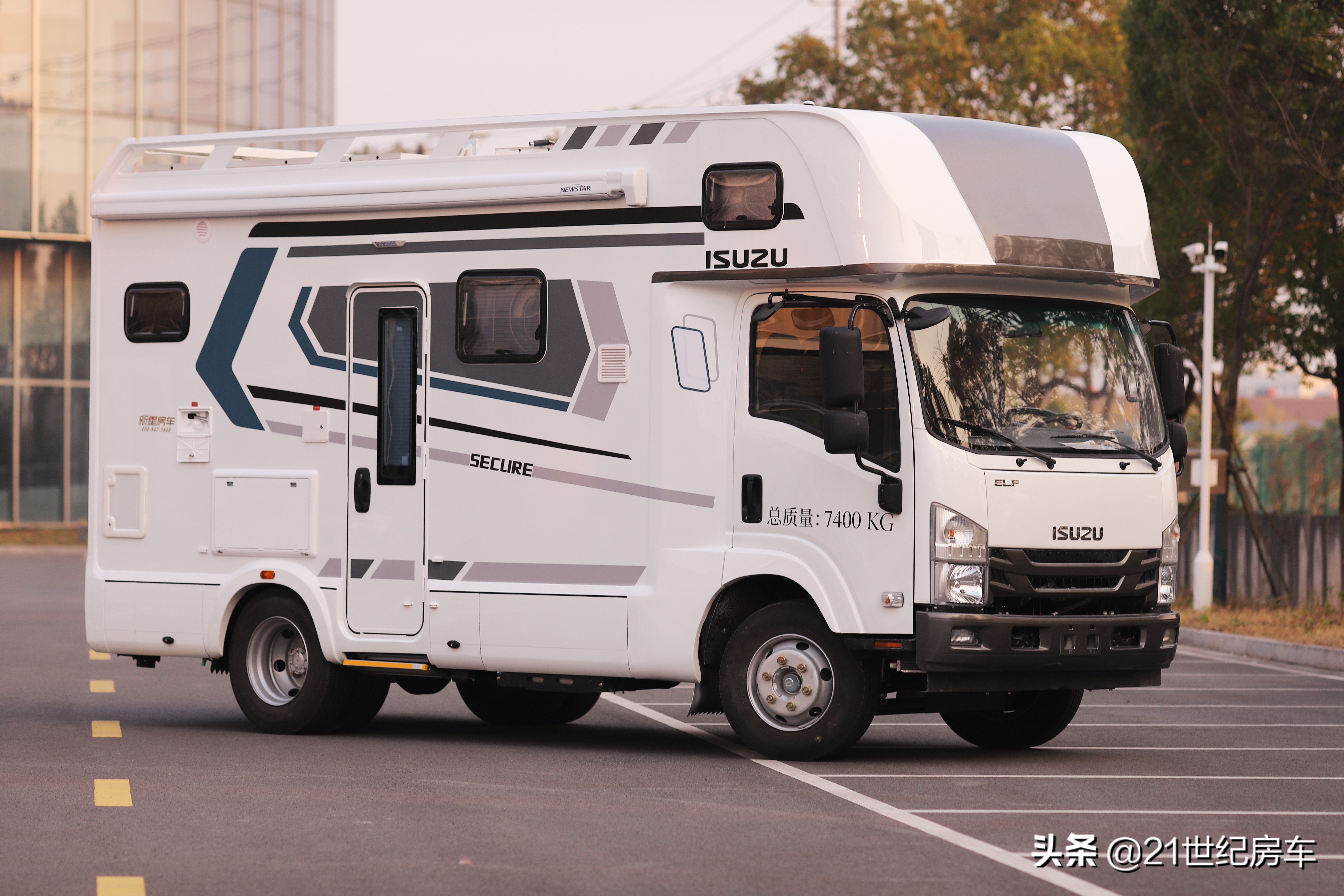 5.2t动力配无限用电,带封闭厨房,实拍五十铃旅行官轻卡房车