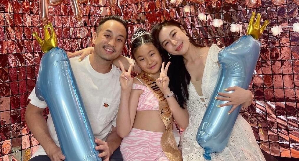 唐志中为大女儿庆生，11岁小蜜蜜身高快撵上妈妈，五官超像爸爸