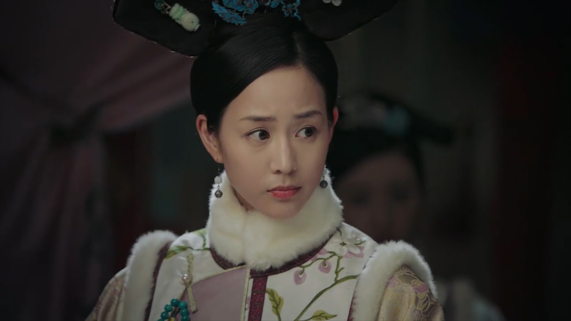 八种造型竟讲完了海兰的一生：争宠只靠描眉，至死不爱渣龙