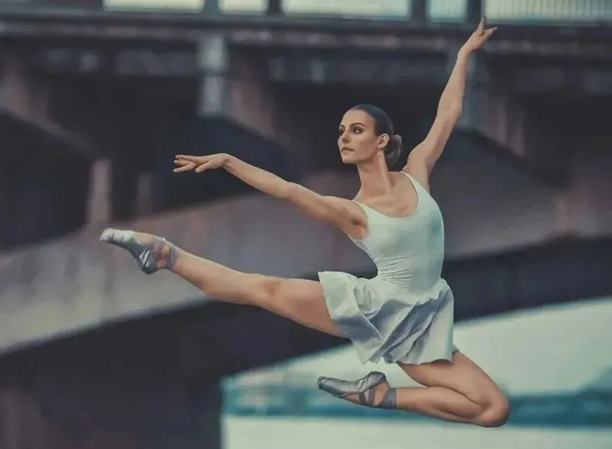 精美图片：人体摄影艺术，舞蹈的灵动之美