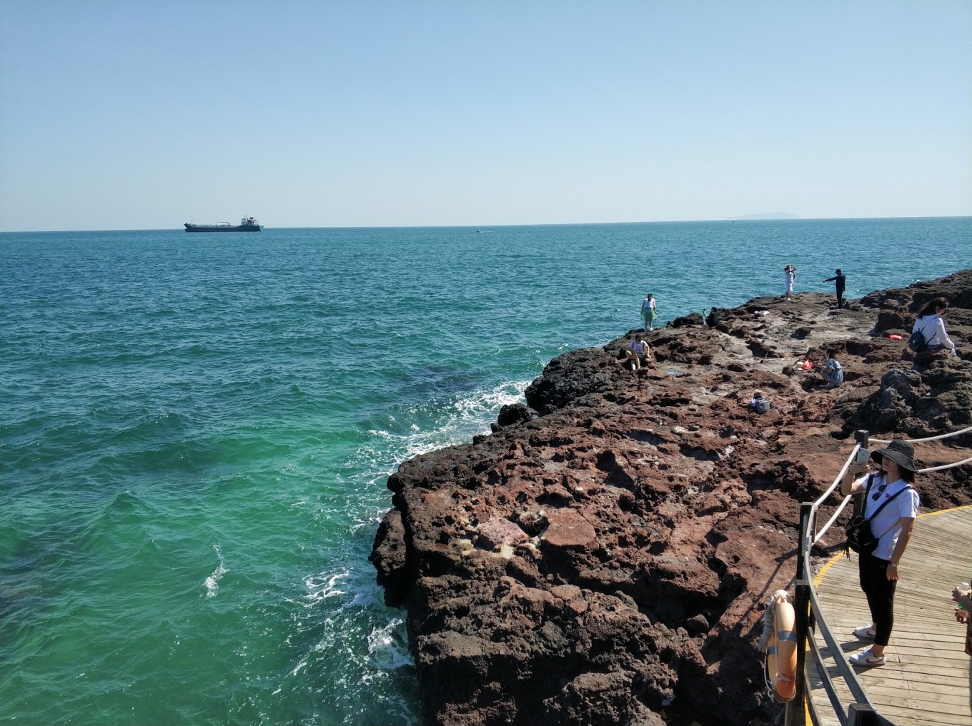 潿洲島上島需要北海客運碼頭坐船,登島票就是鱷魚山公園的門票,登島的