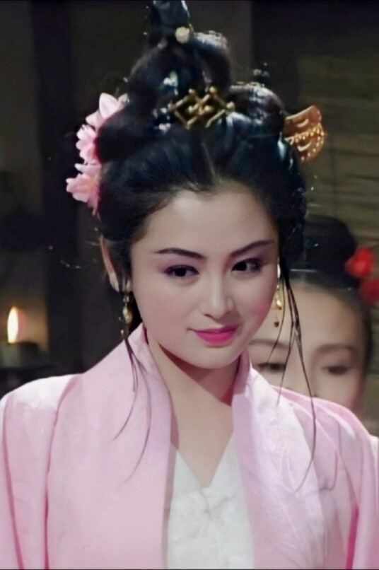 陈红最妩媚的古装角色,是她23岁时扮演的貂蝉.