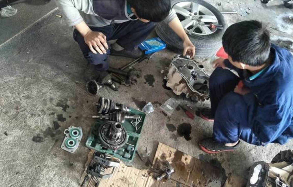 灭门案逃犯混成高僧，藏身17年，开着奥迪进出寺庙