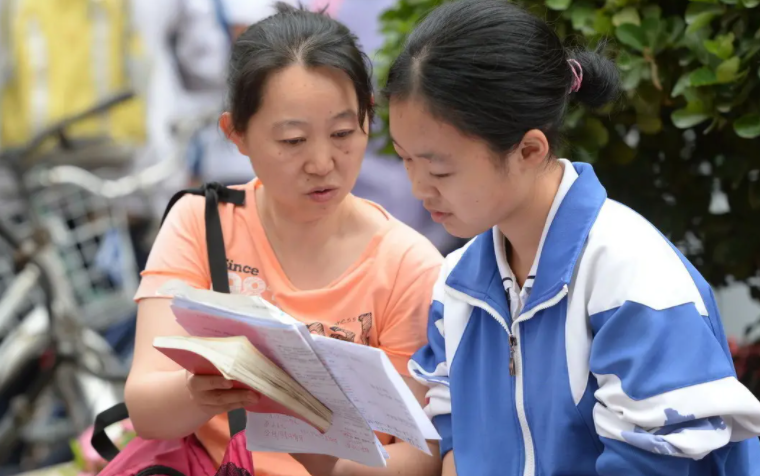 “为了你的前途我忍了”，高三家长能有多卑微？说多了都是眼泪