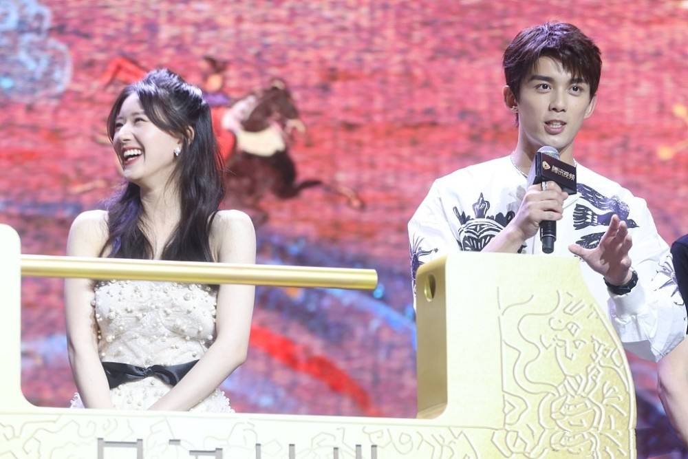 《星汉灿烂》发布会现场，吴磊搞笑模仿退退退，这次和赵思露CP？