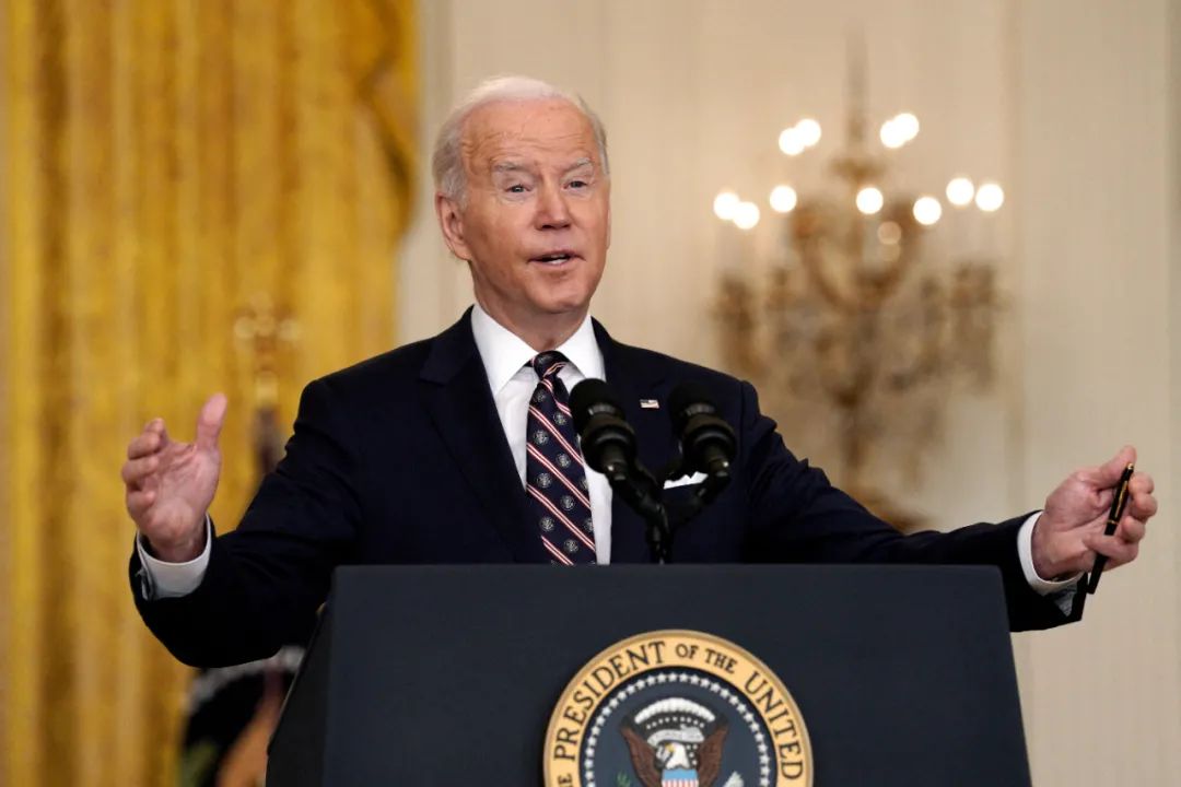 在乌克兰的华人告诉我：他们备好了食物和水，还有枪