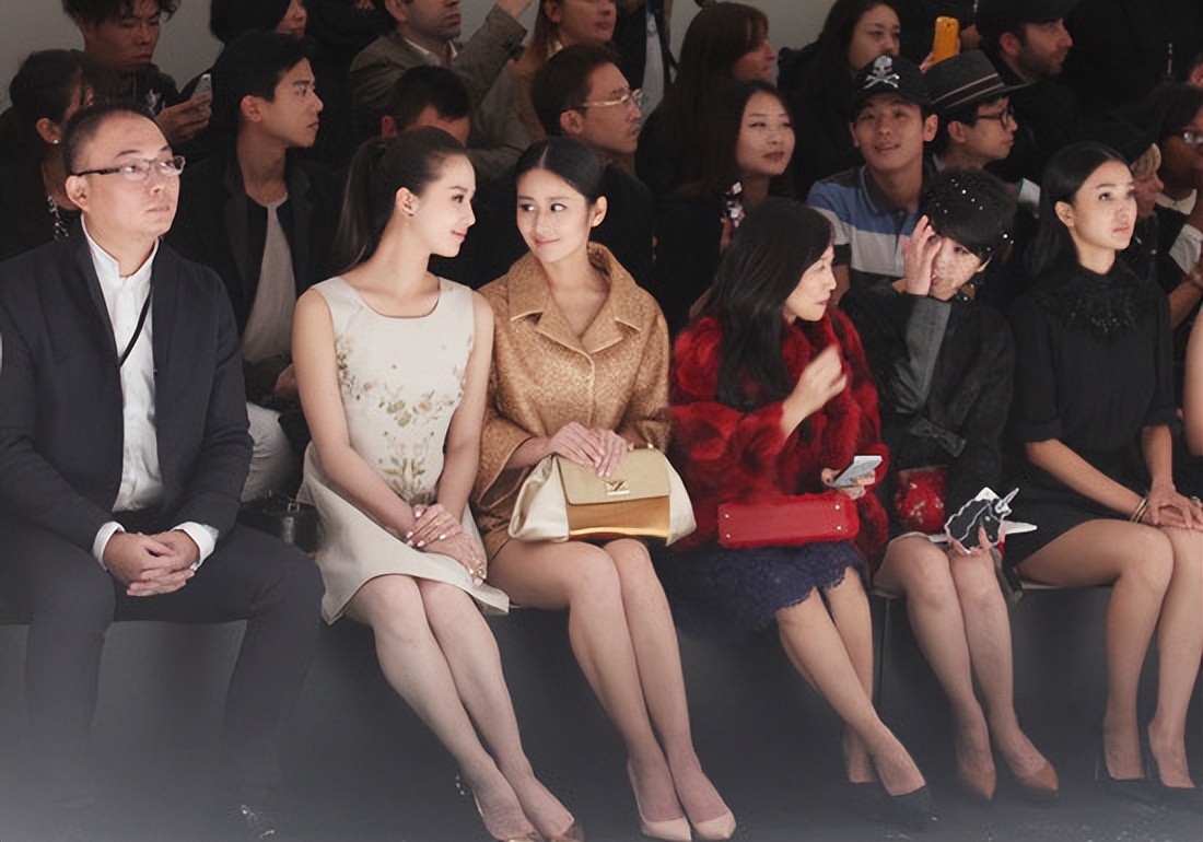 漂亮在气质面前不值得一提！33岁颖儿同框35岁刘诗诗差距一目了然