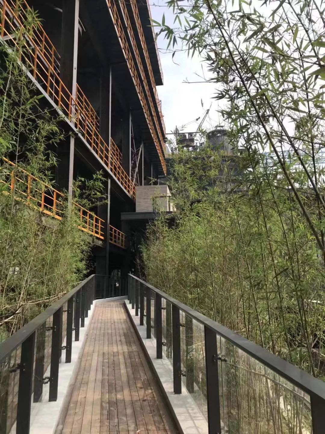 八罐体下的咖啡厅：北京首钢星巴克冬奥园区店 / 筑境设计