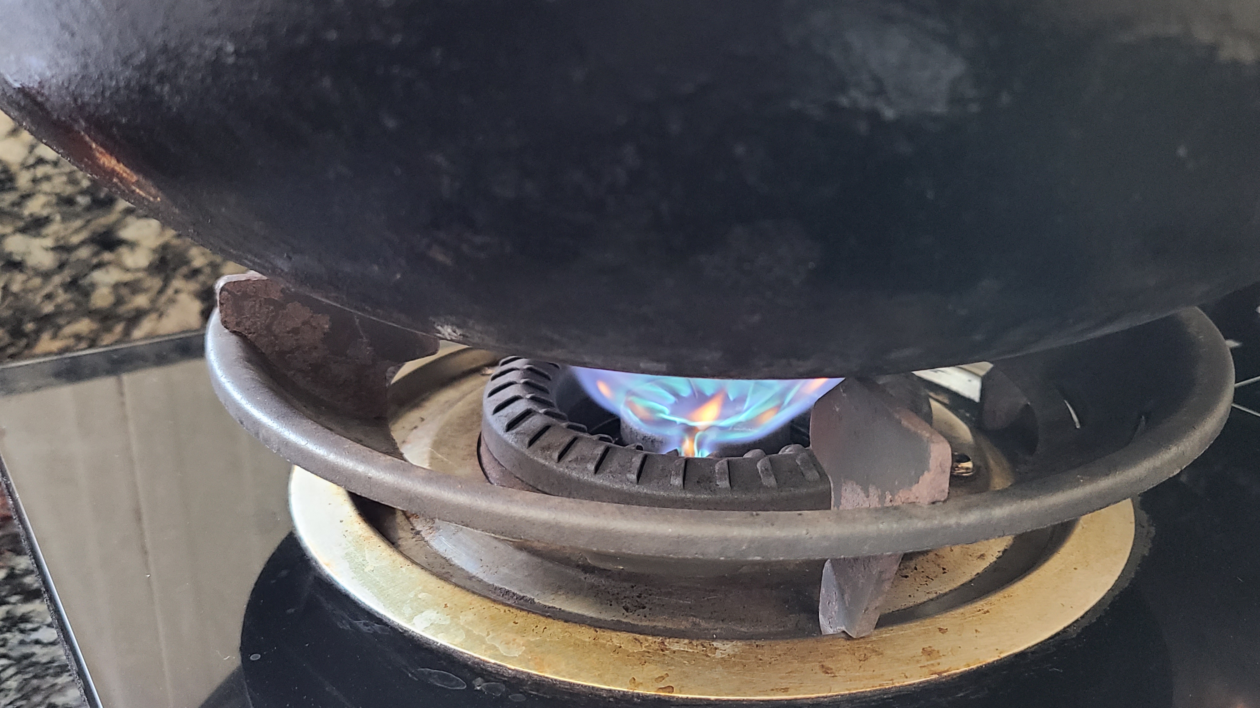 广东老厨师教的话梅猪脚，出了名的一道菜，肉烂味浓真好吃