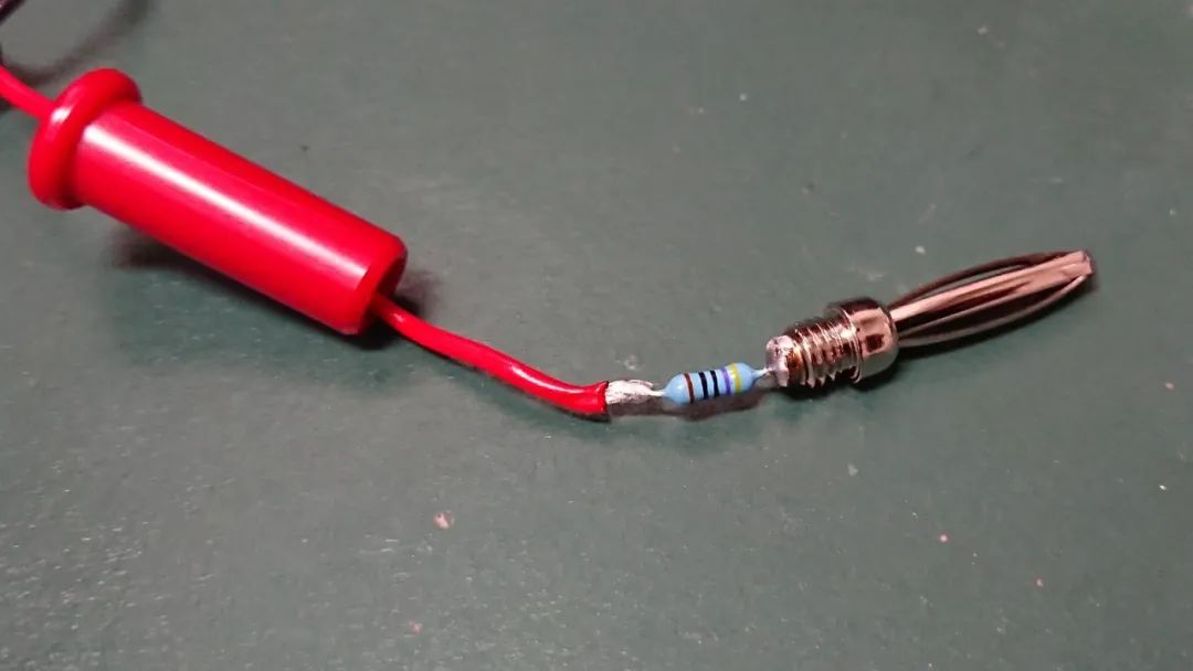 明明是同事，为何离职前要在可调电源上动手脚