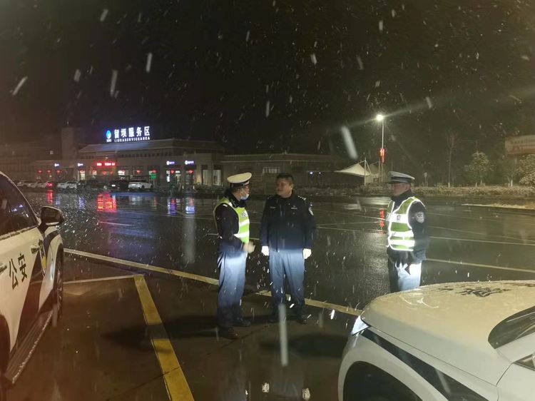 汉中高速交警圆满完成春节交通安保任务