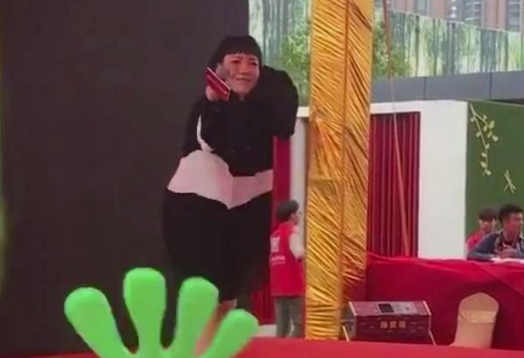 从上亿代言费到“落魄歌手”，吴莫愁怎么就落到了这副田地？