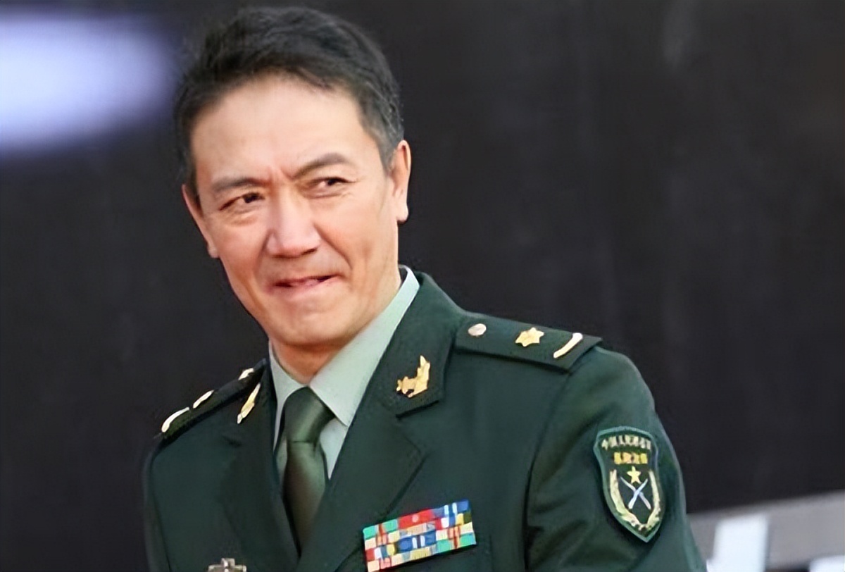 “国家一级演员”李幼斌，出道37年身价超10亿，座驾7万是国产车