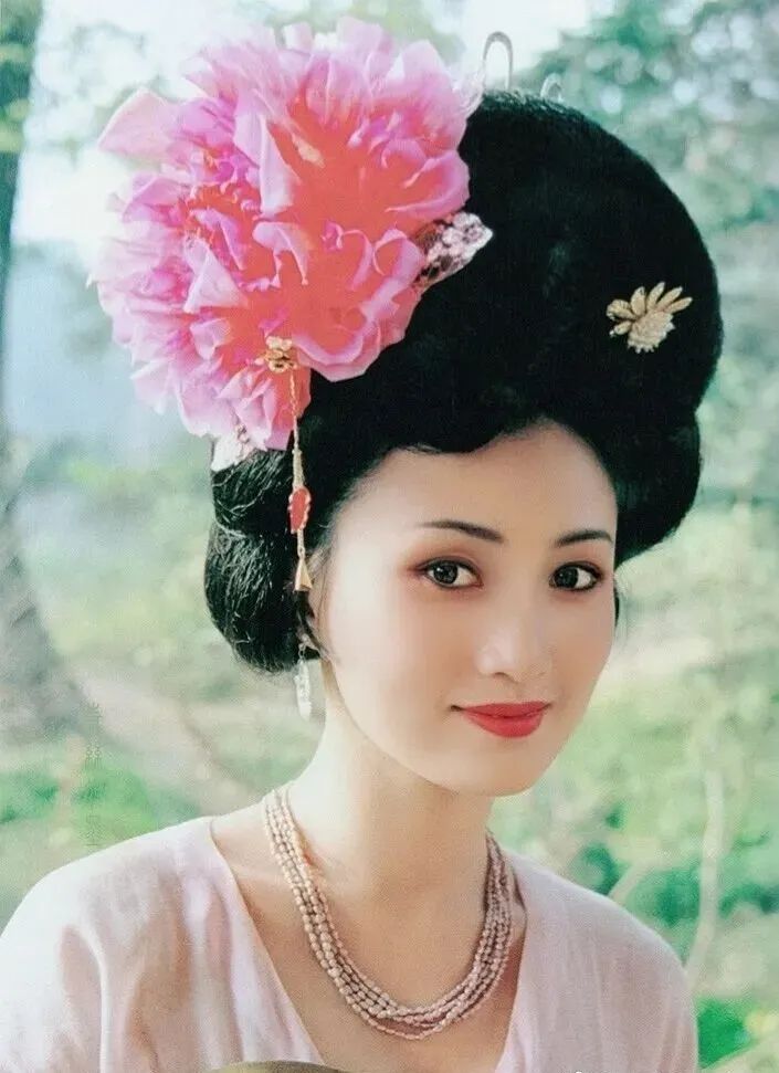 33位老牌簪花美人！林妹妹第一，林芳兵艳绝，你最偏爱谁呢？