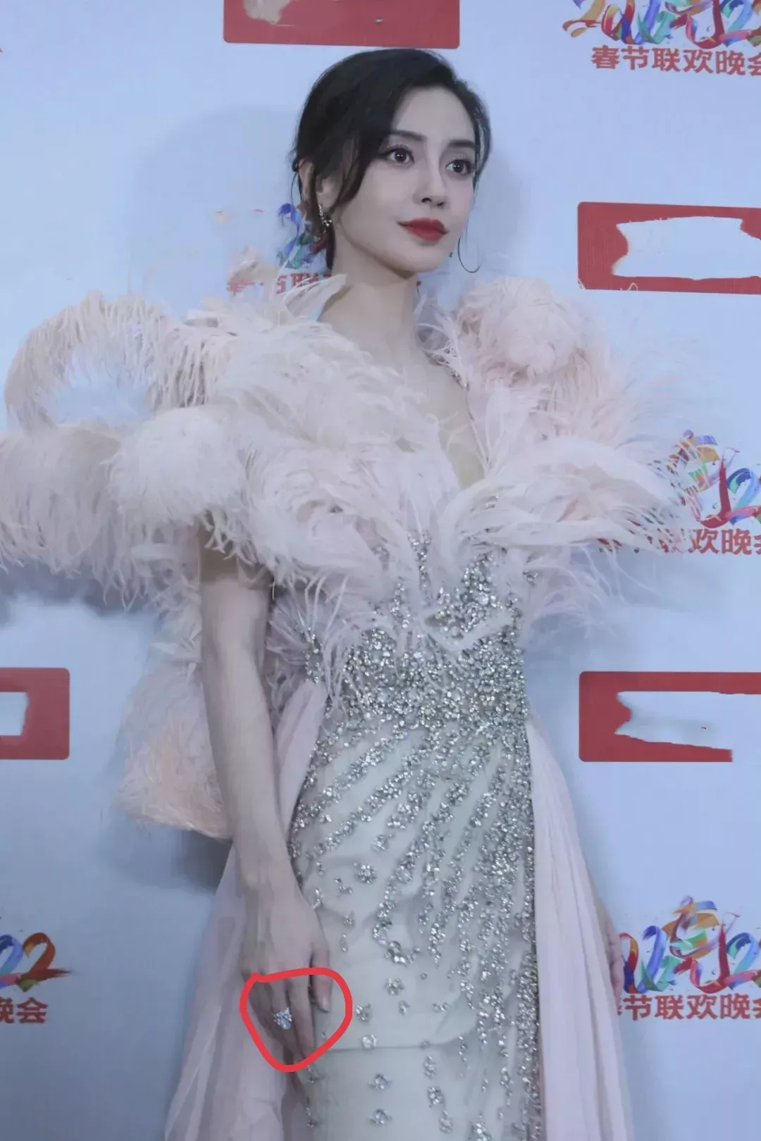 杨颖官宣离婚前还在秀恩爱,疑为新剧加热度,任嘉伦被利用了吗