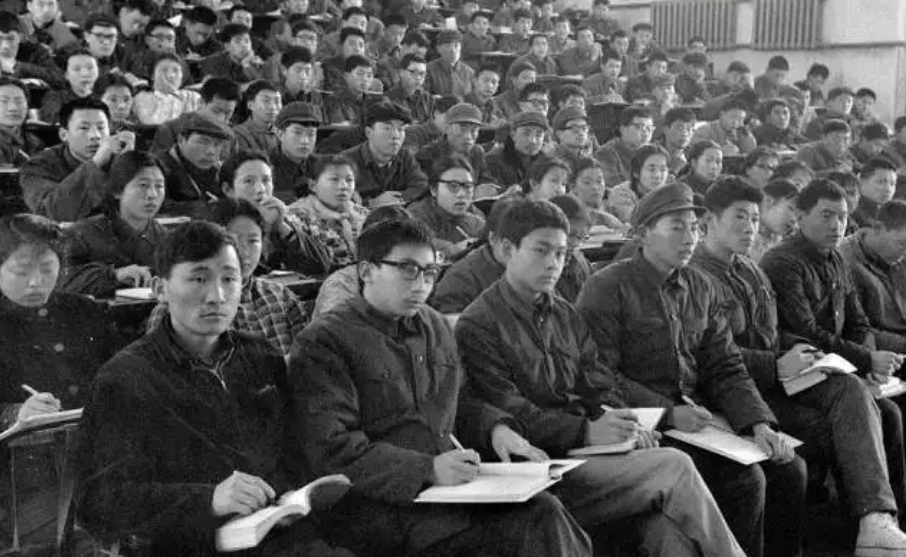 77年恢复高考，北京市第一的001号学生去哪了？一生都在报效祖国