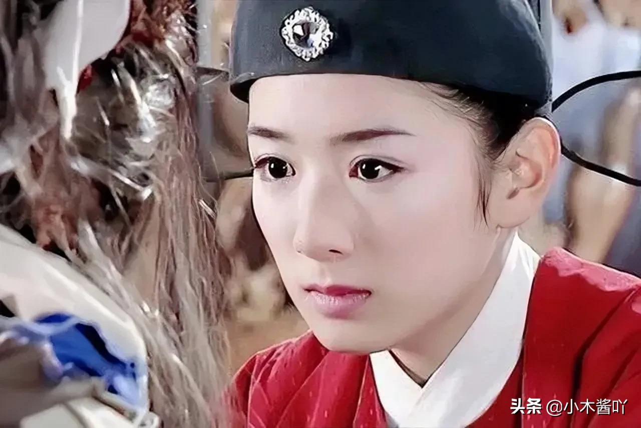 《新女驸马》家道中落的冯素珍扮男装赴京，意外中状元还被招驸马