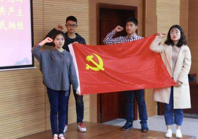 大学生入党有“硬性要求”，3个条件缺一不可，建议学生尽早申请