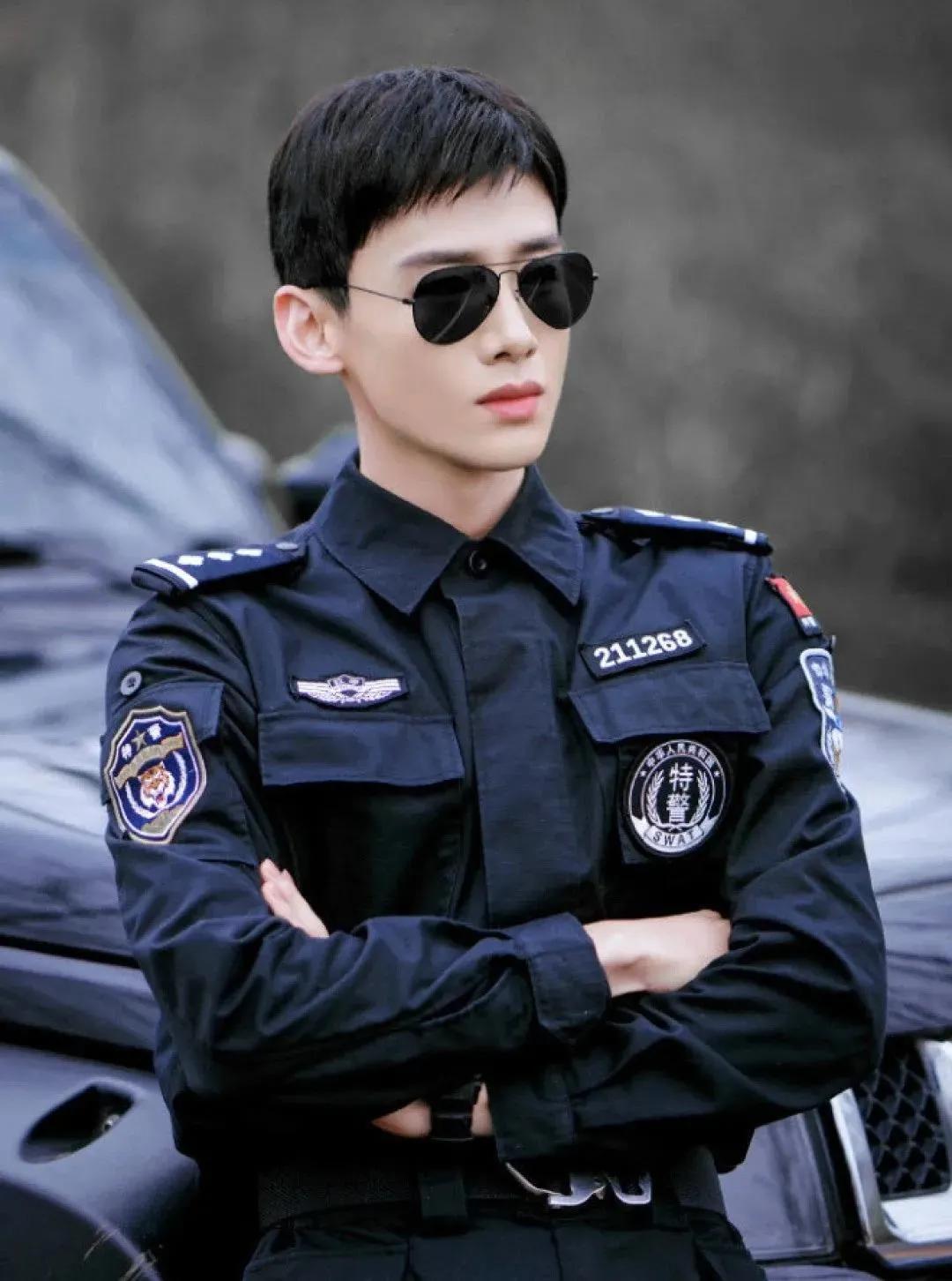 "鞋痴"白敬亭:为拍戏7天暴瘦20斤,让何炅坐在鞋盒旁吃火锅