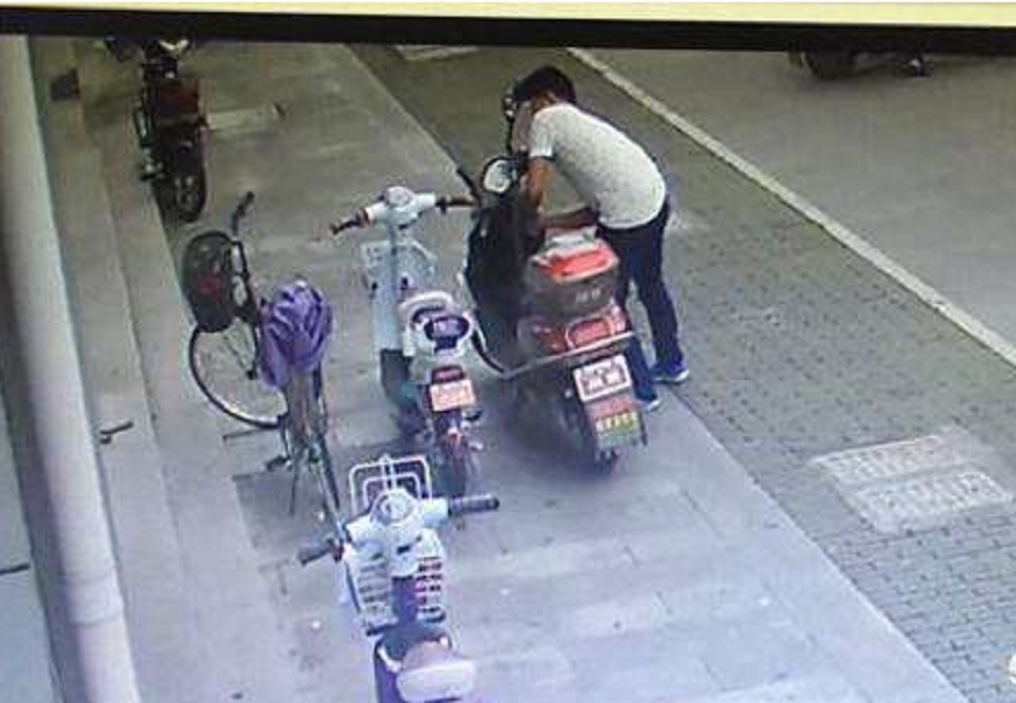 2019年百万网红乞丐哥被捕，拐卖20多名少女，靠着“中介”抽油水