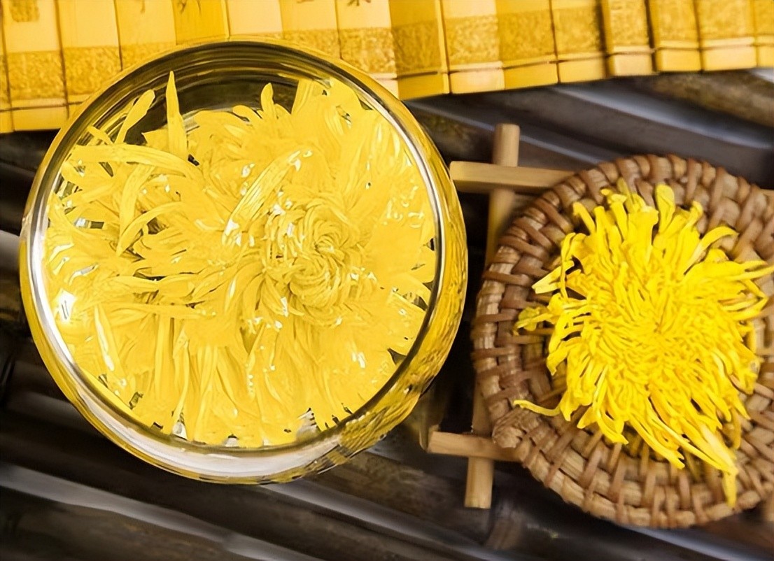 女性不想“老的快”，建议常喝5款“养颜茶”，滋润肌肤，显年轻