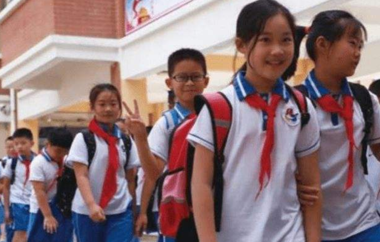 杭州90后女孩，17岁拒绝保送清华，大二未婚生子，22岁带娃读哈佛