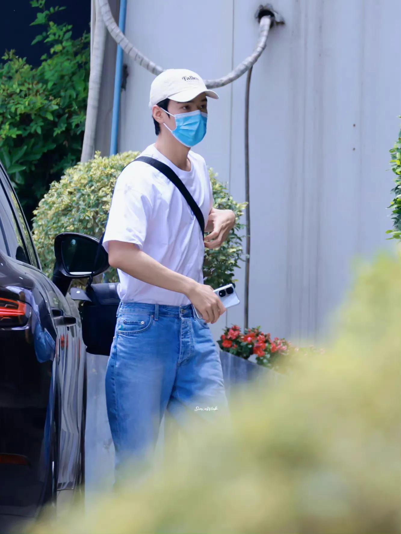 龚俊向往的生活录制饭拍，一身休闲穿搭少年感爆棚