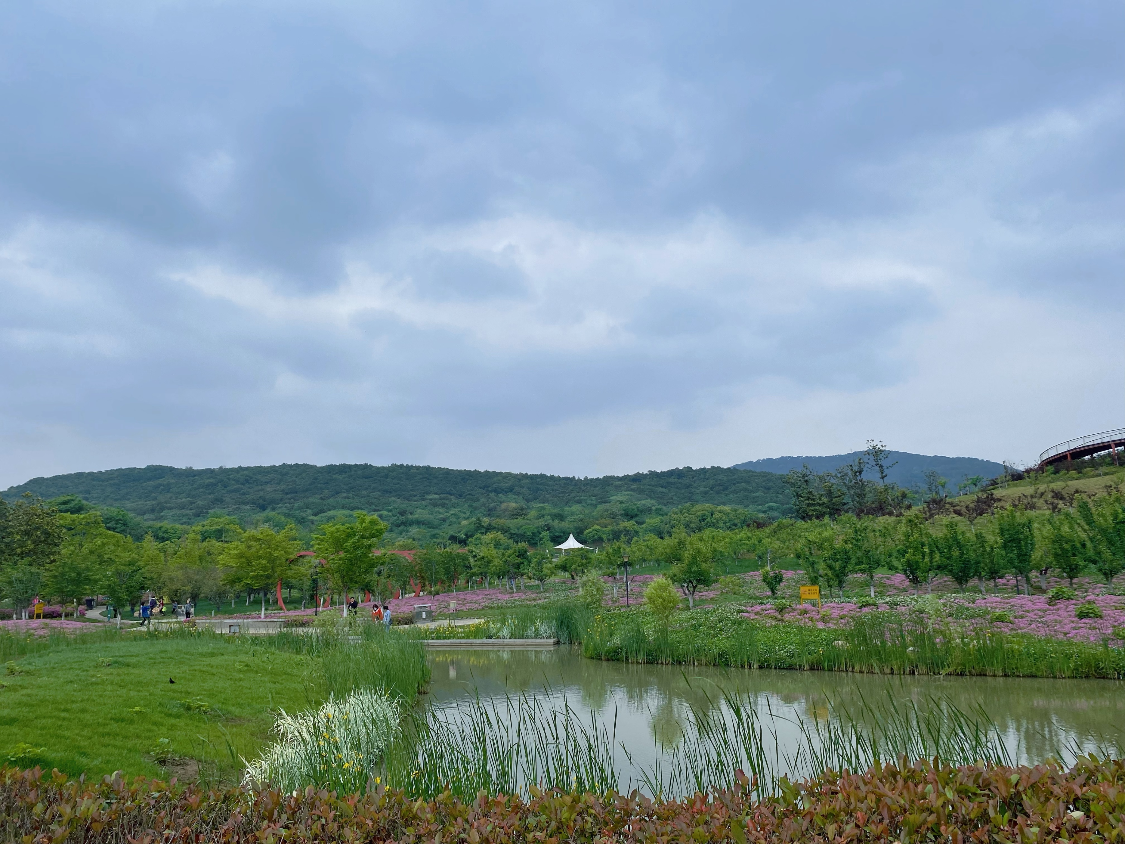 象山湖公園有大片草坪,還有湖泊和環滬森林地址:南京浦口區象山水庫