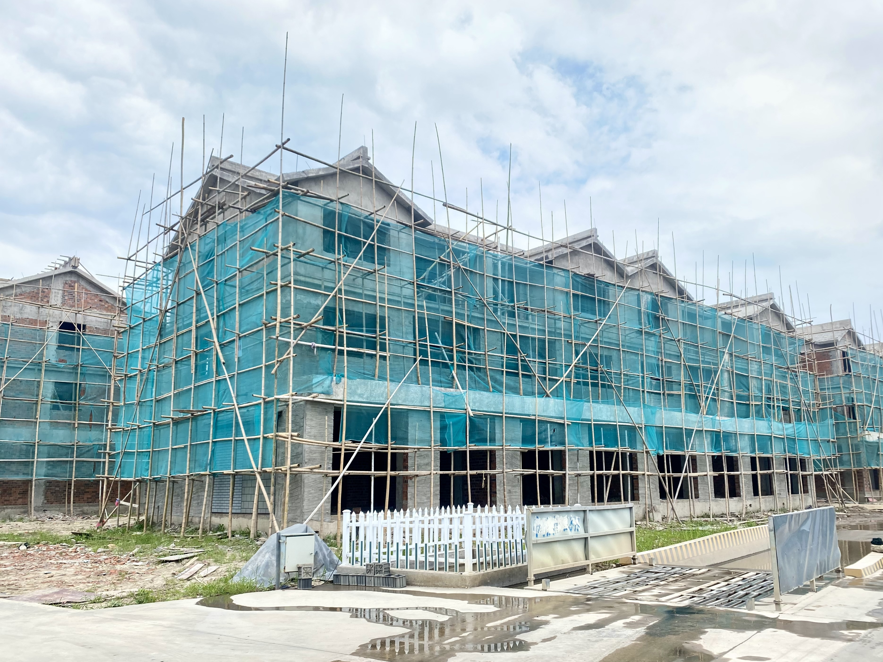 南浔千金镇 不足百天农民新居绽新颜