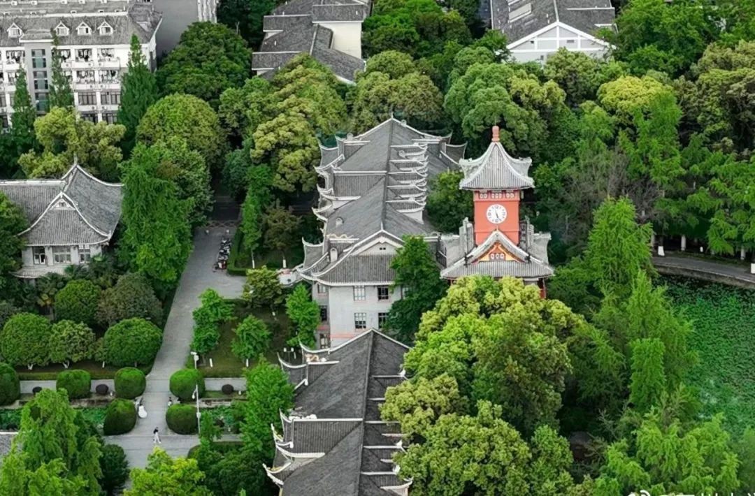 与时代同行，聚有志之士！四川大学：风雨百廿，与你共赴“一流”！