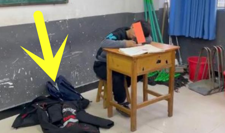 山东农村小学出现“课霸”？学生直接躺在地上睡觉，老师拿他没法