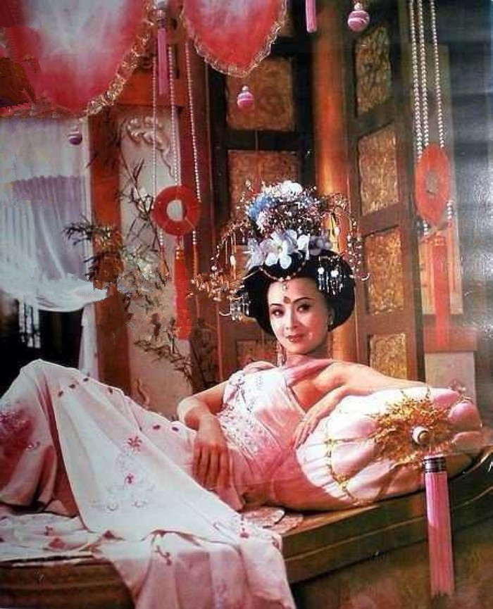 演员陈烨：巅峰时赴美留学，嫁美国丈夫生二子，如今她值得吗？