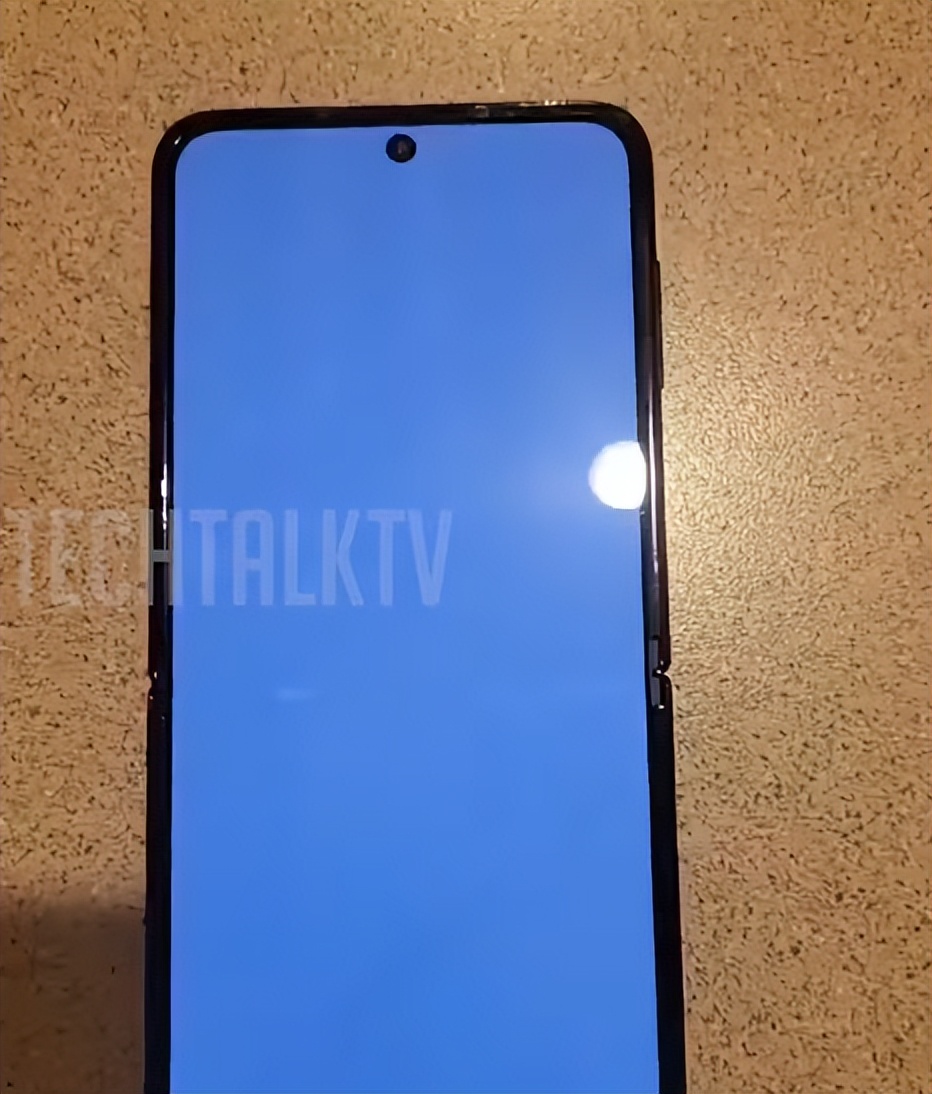 三星zfilp4真机曝光，折痕明显减少，电池是3700毫安