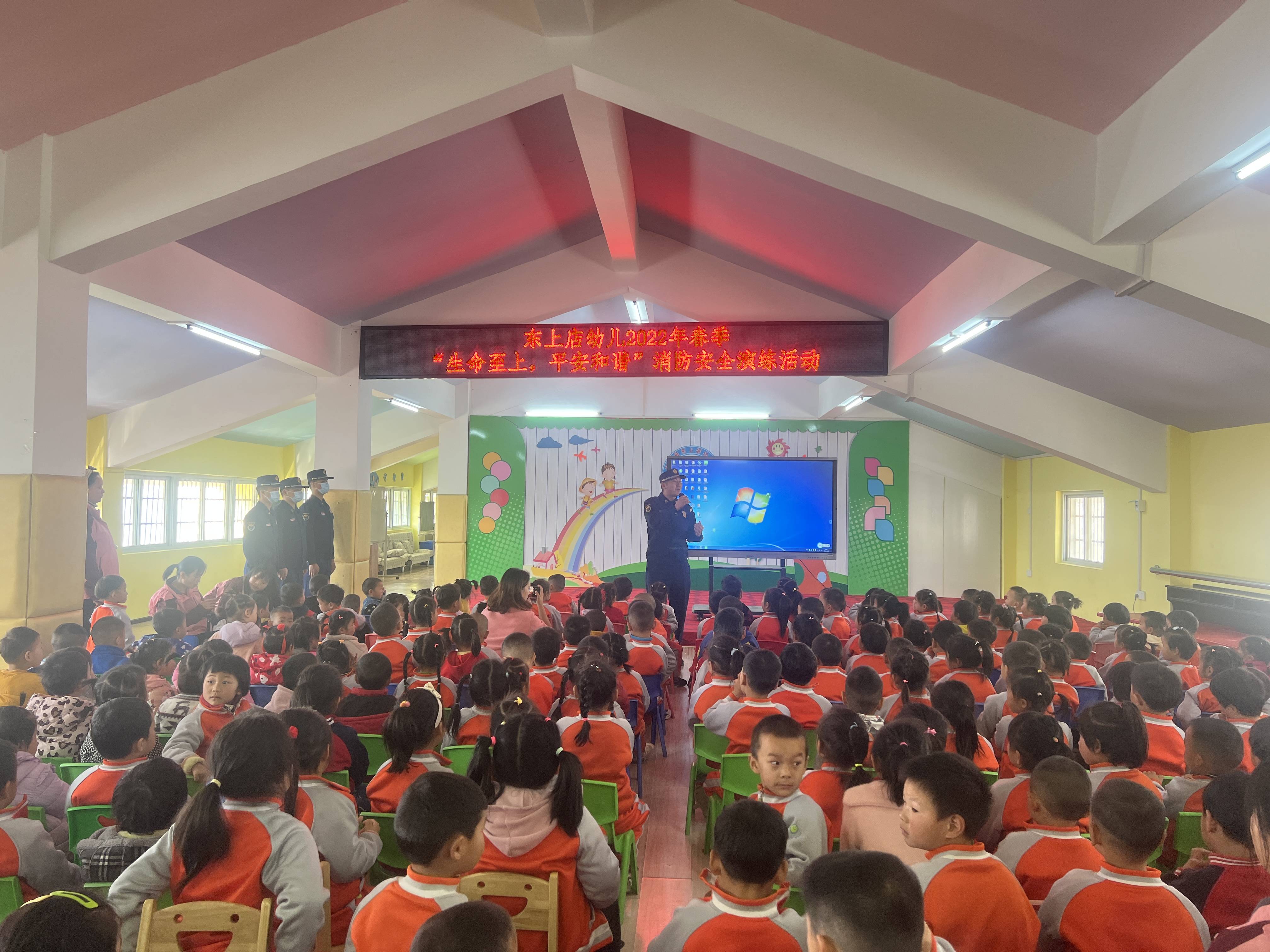 当 蓝精灵 遇上 小精灵 他们会碰撞出什么样的花火 天天看点