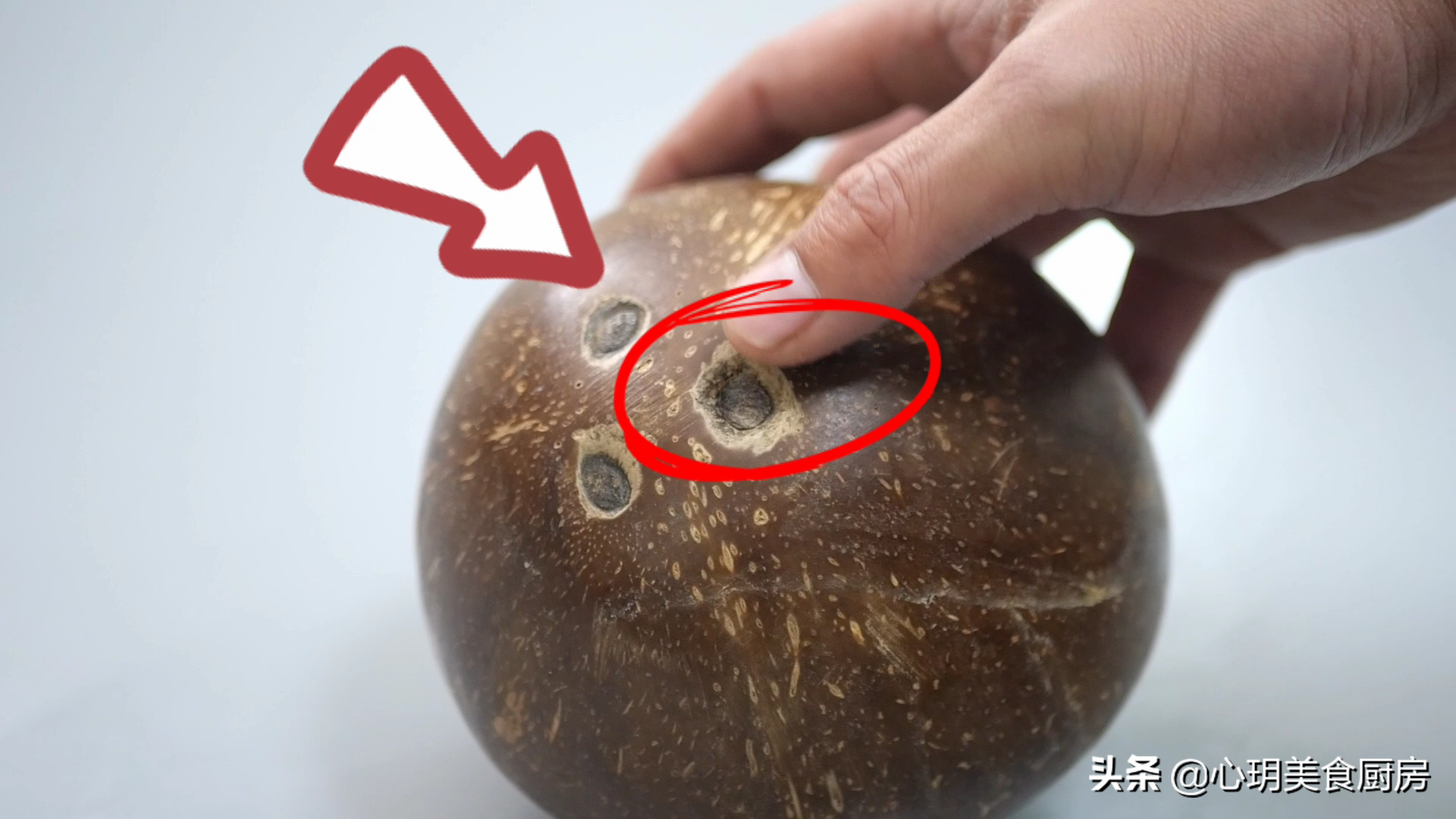 椰肉怎么取出来方便（简单五步取出椰肉很轻松）