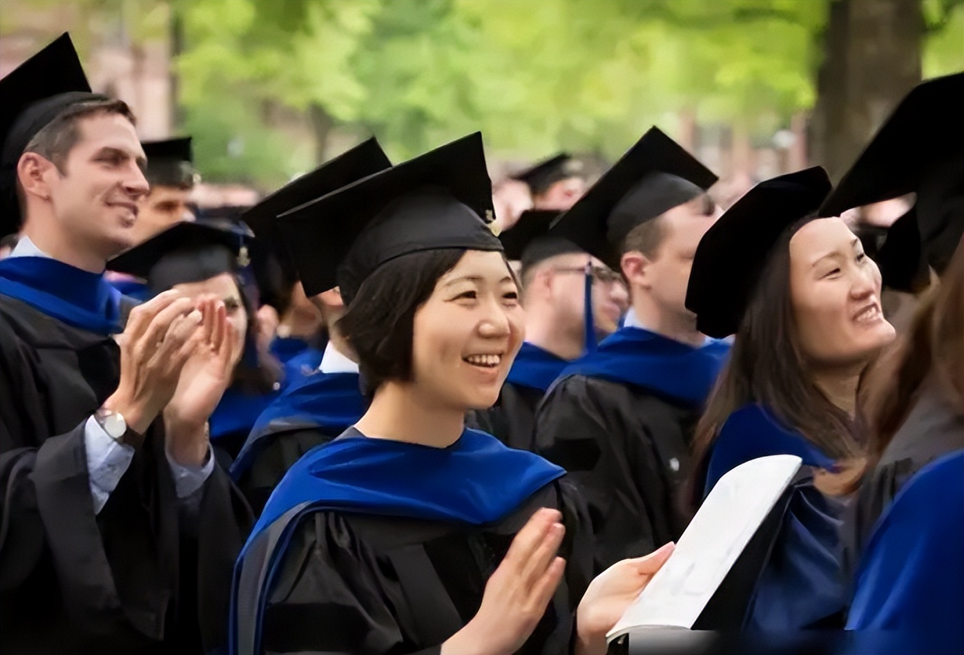 韩国留学生“吐槽”大学食堂，评论区画风清奇：不会饿得啃同学吗