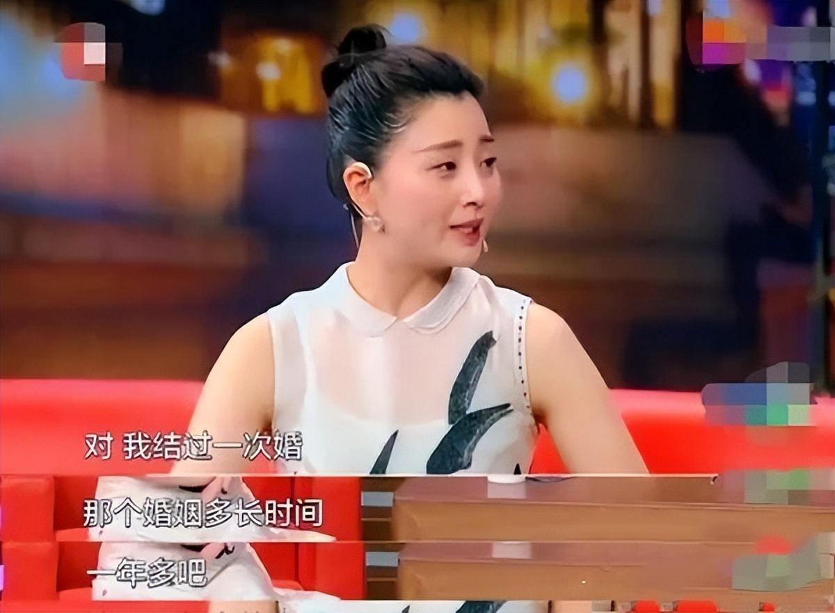 前夫入狱10年，与李金羽无疾而终，“水蜜桃”殷桃如今怎样了？