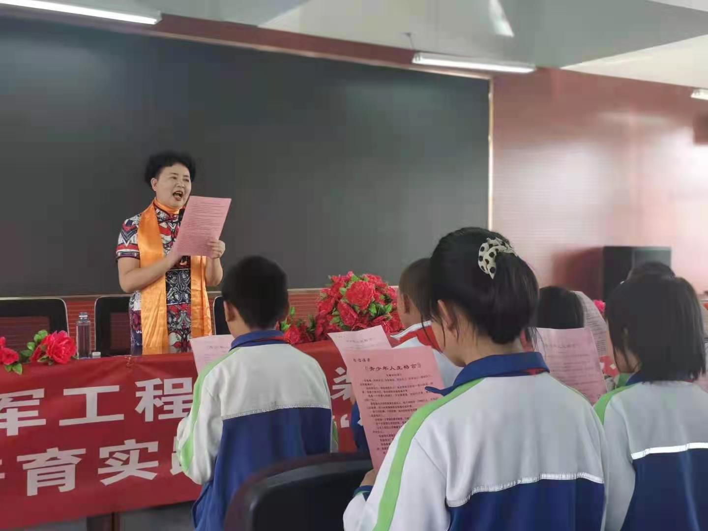 青海马一品：宋妈妈《青少年人生格言》如明灯照亮少数民族的孩子