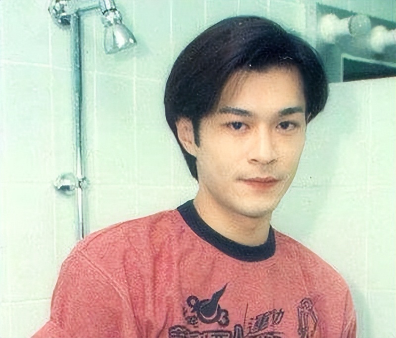 剑眉星目，风度翩翩，这10位男明星的长相，击中了国人审美