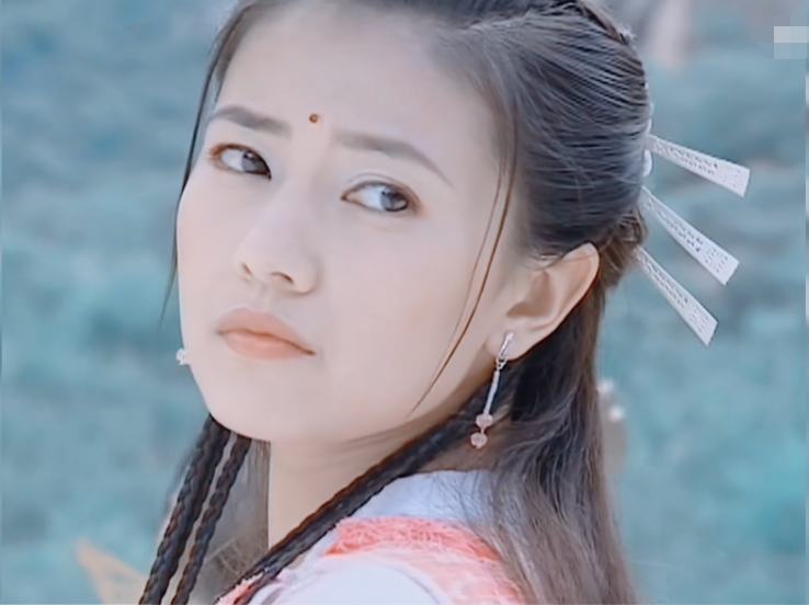 都演“周芷若”，把周海媚，高圆圆和佘诗曼放一起看，差别出来了