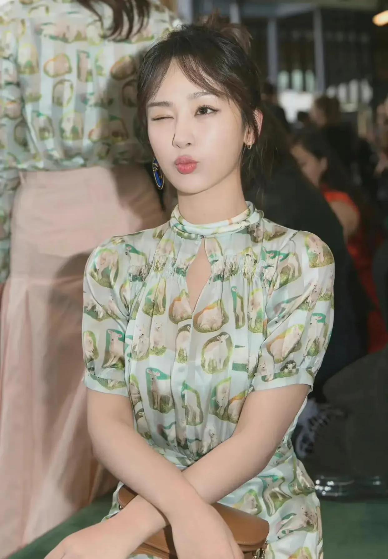 杨紫的颜值直接秒杀外国友人